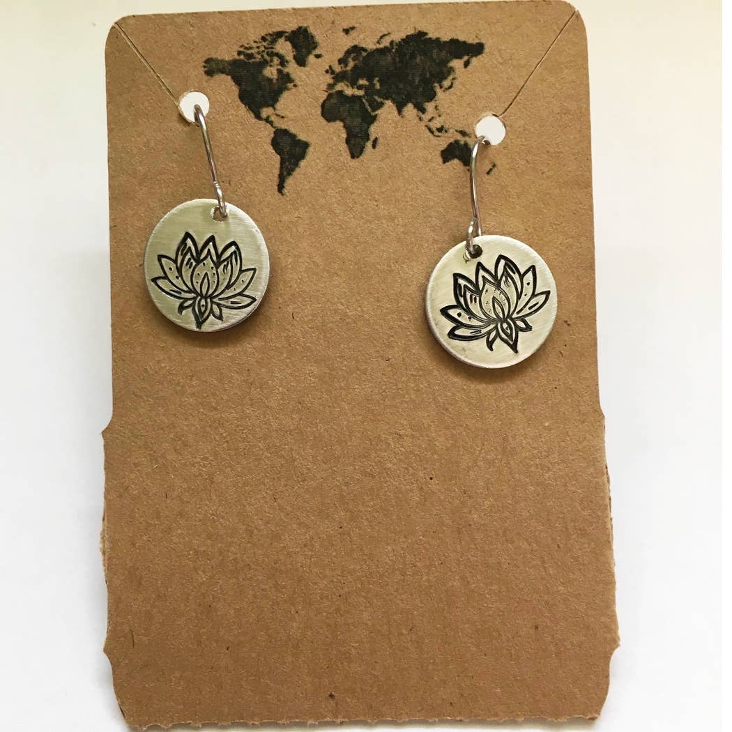 Lotus small circular earrings in silver color