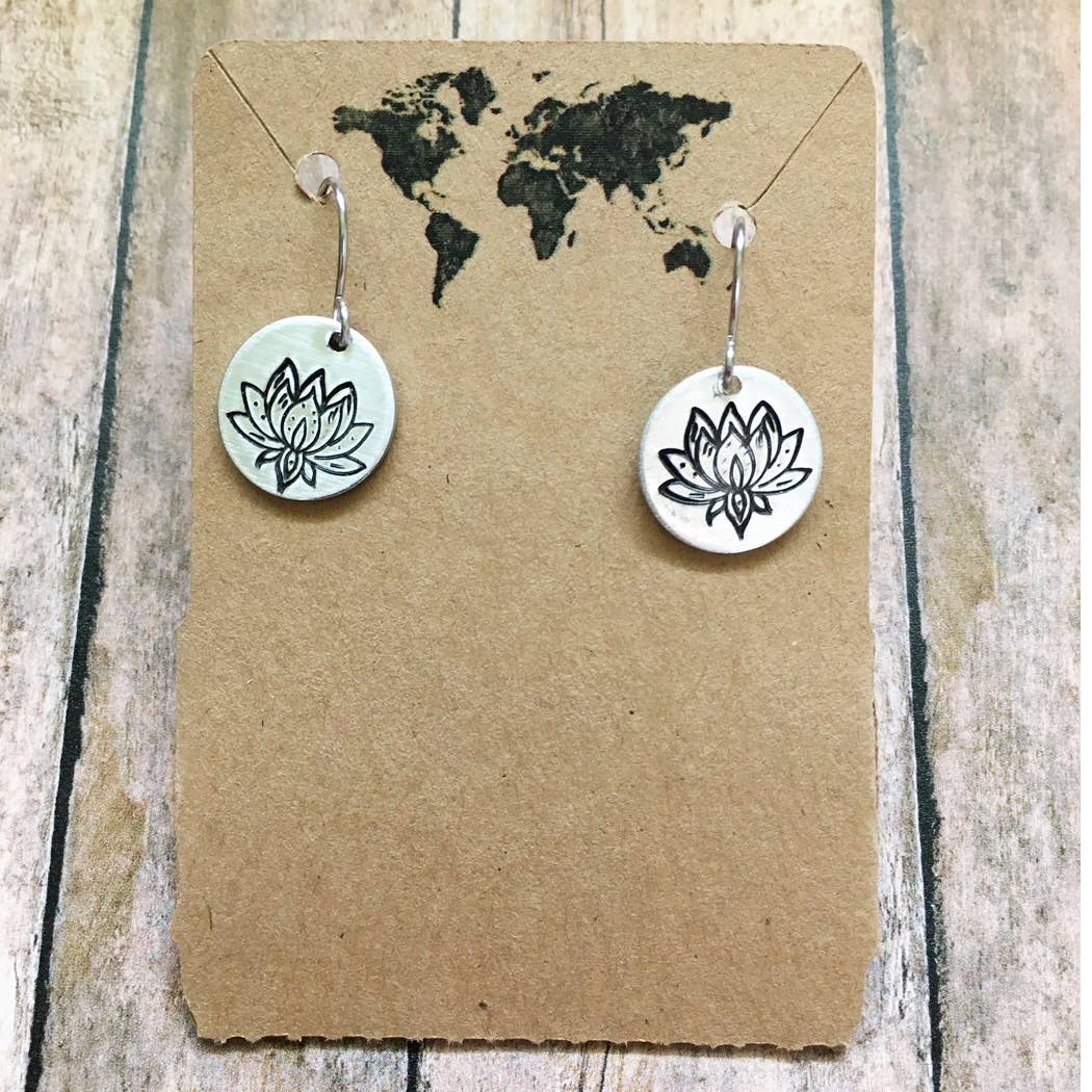 Lotus small circular earrings in silver color
