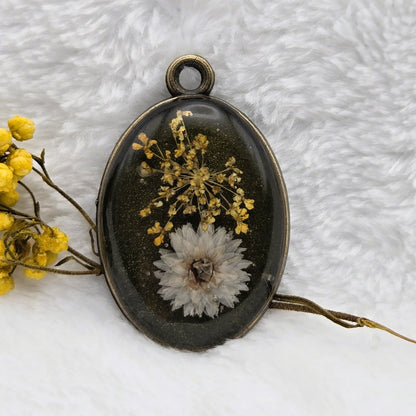 Everlasting Flora Pendant