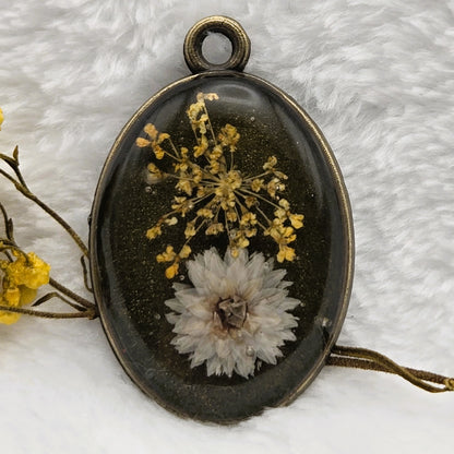 Everlasting Flora Pendant